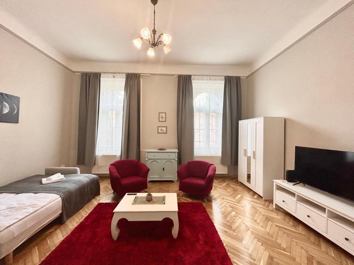 Fullmoon Apartments 2 Сегед Экстерьер фото
